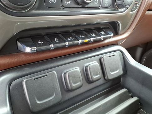 Used 2015 Chevrolet Silverado 2500 High Country w/ Duramax Plus Package image 28