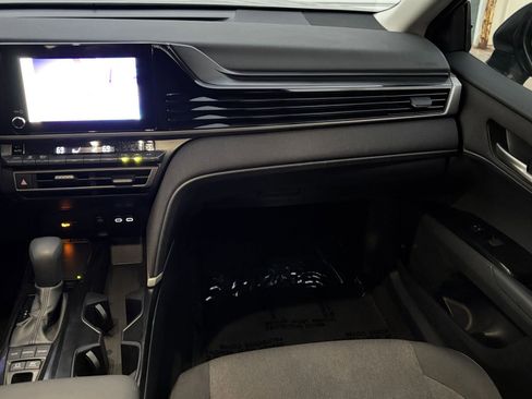 Used 2025 Toyota Camry LE image 34