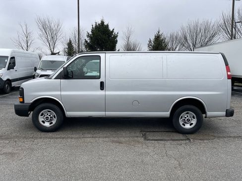 Used 2016 GMC Savana 2500 RWD image 9