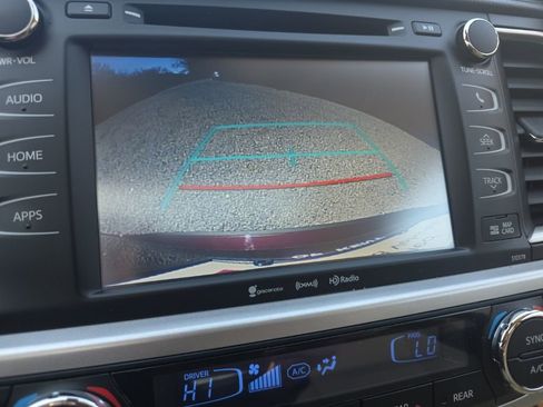 Certified 2017 Toyota Highlander XLE image 26