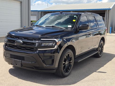 Used 2024 Ford Expedition XLT RWD image 8