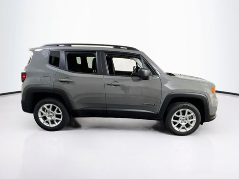 Used 2022 Jeep Renegade Latitude w/ Convenience Group AWD/4WD image 4