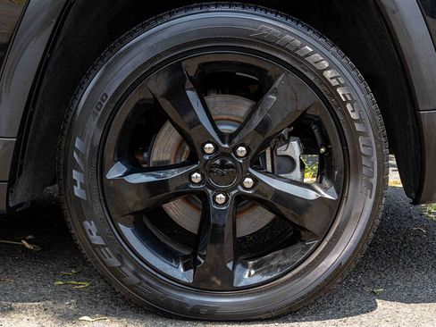 Used 2023 Jeep Grand Cherokee L Laredo image 28