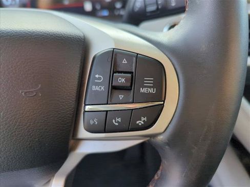 Used 2025 Ford Explorer Active w/ Active Comfort Package RWD image 17