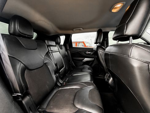 Used 2018 Jeep Cherokee Latitude Plus image 16