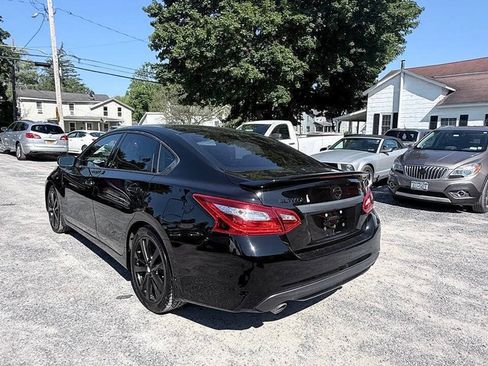 Used 2017 Nissan Altima 2.5 SR w/ Midnight Edition Package FWD image 3