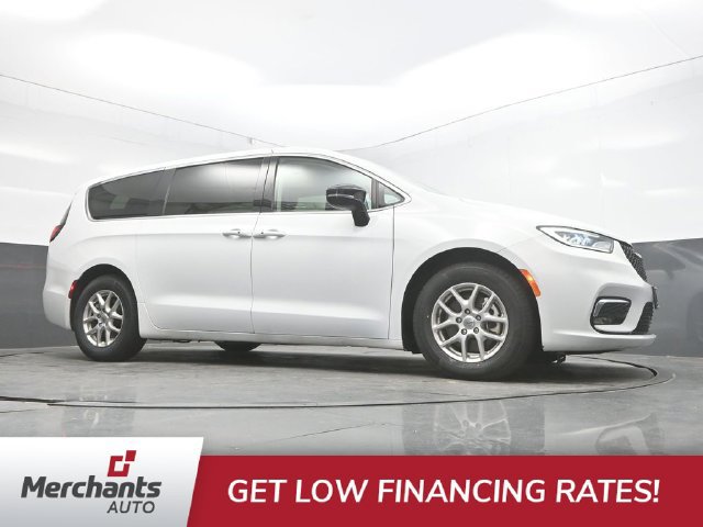 Used 2024 Chrysler Pacifica Touring-L FWD image 33
