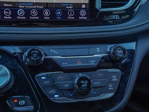 Used 2020 Chrysler Pacifica Limited w/ S Appearance Package image 20