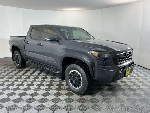 Used 2024 Toyota Tacoma TRD Off-Road image 3
