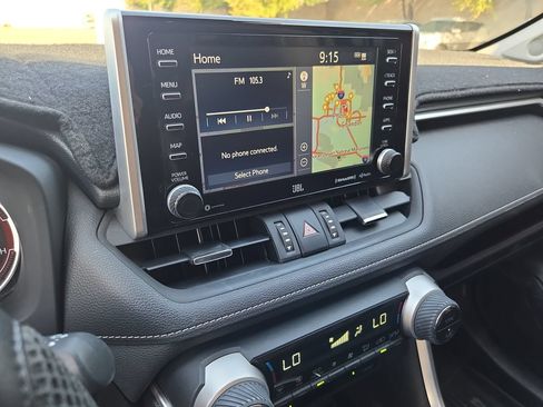 Used 2020 Toyota RAV4 Limited FWD image 12