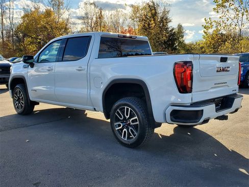 Used 2021 GMC Sierra 1500 AT4 w/ Off-Road Performance Package image 4