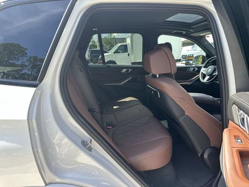 Used 2025 BMW X5 xDrive40i w/ M Sport Package AWD/4WD image 27