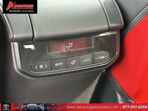 Used 2024 Toyota Highlander XSE image 16