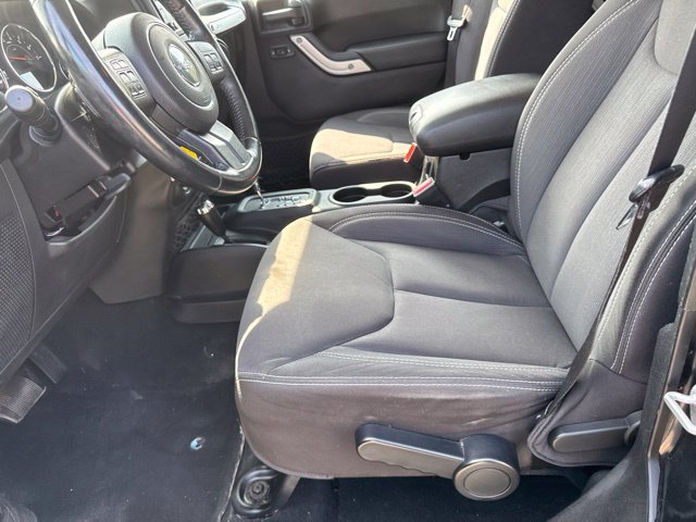 Used 2013 Jeep Wrangler Unlimited Sahara w/ Connectivity Group AWD/4WD image 15