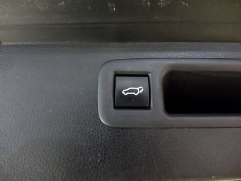 Used 2023 Toyota Highlander XLE AWD/4WD image 26