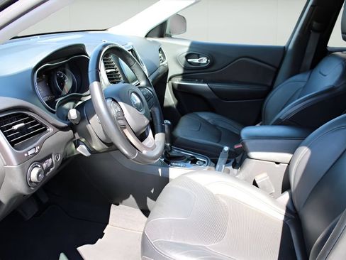 Used 2020 Jeep Cherokee Limited AWD/4WD image 9