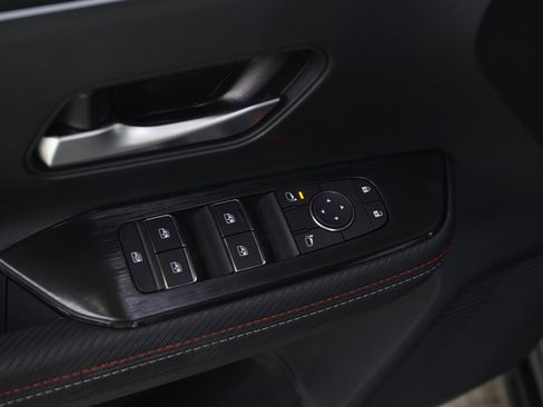 Used 2025 Nissan Kicks SR image 19