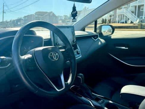 Used 2020 Toyota Corolla XLE image 9