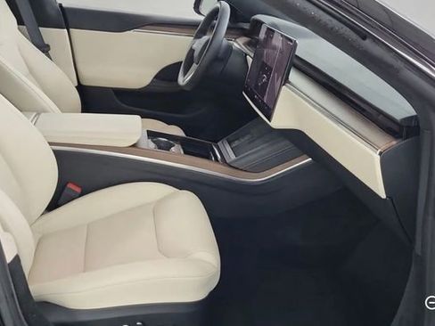 Used 2022 Tesla Model S Standard Range image 2