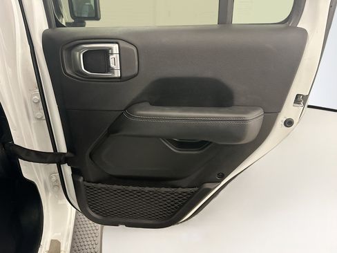 Used 2023 Jeep Wrangler Unlimited Sahara w/ Cold Weather Group AWD/4WD image 31