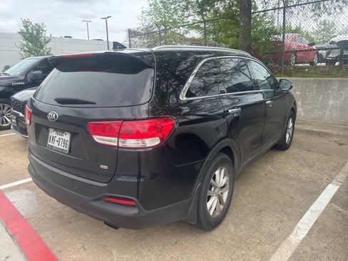 Used 2018 Kia Sorento LX image 6