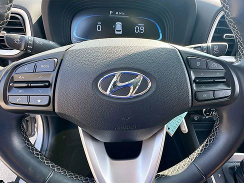 Used 2023 Hyundai Venue SEL FWD image 15
