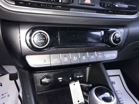 Used 2023 Hyundai Kona Limited AWD/4WD image 19