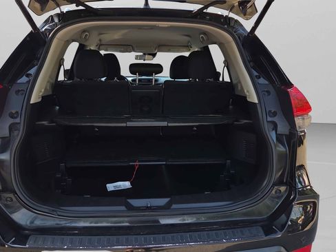Used 2019 Nissan Rogue SV w/ Premium Package FWD image 13