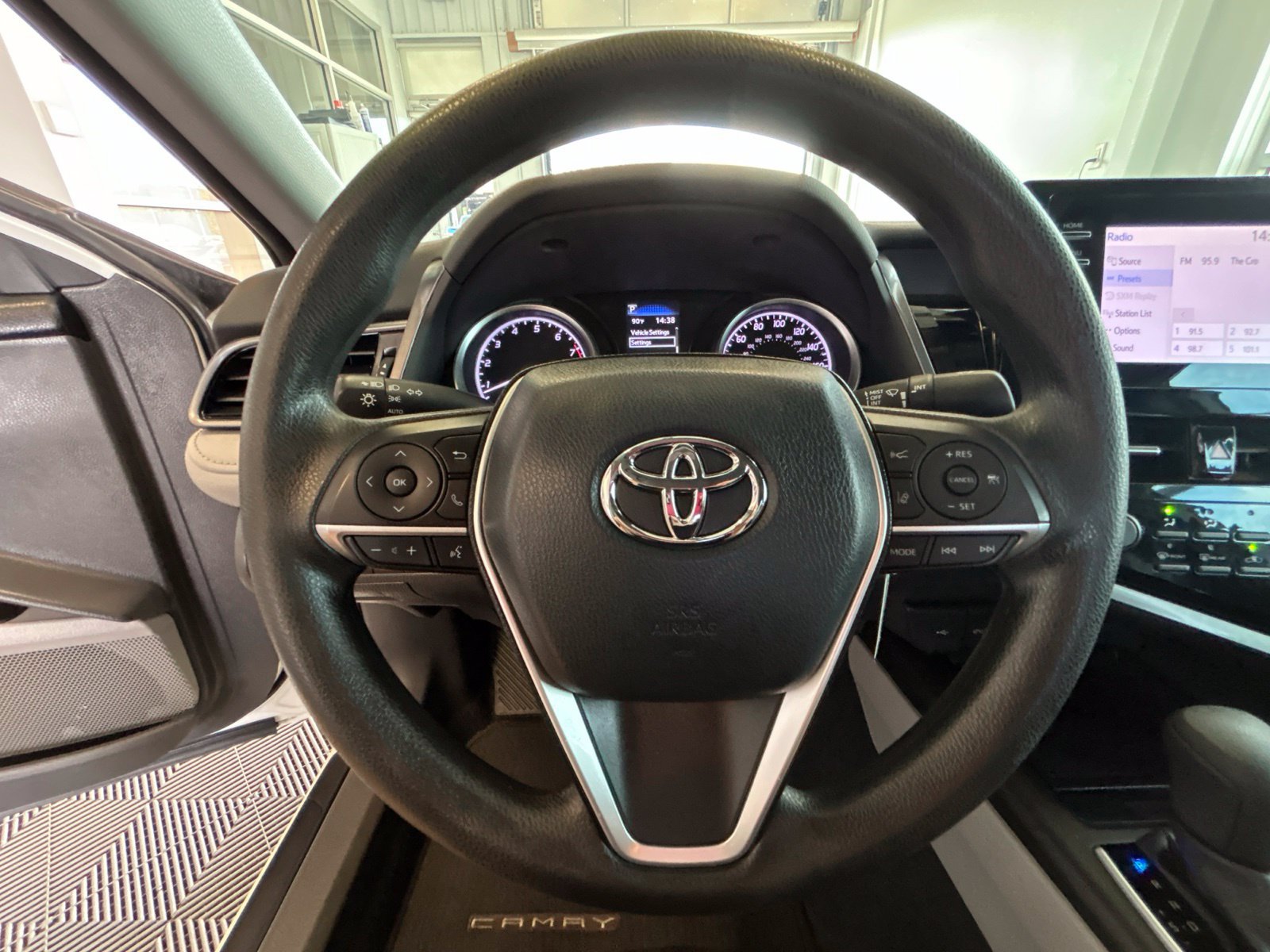 Used 2021 Toyota Camry LE w/ Carpet Mat Package (TMS) FWD image 18