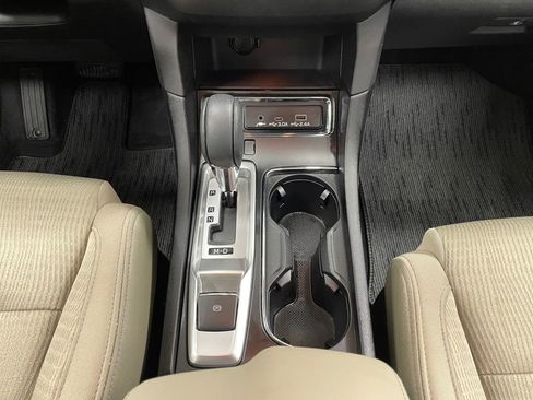 Used 2023 Subaru Ascent Premium w/ Convenience Package image 9