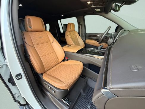 Used 2023 Cadillac Escalade ESV Premium Luxury w/ LPO, Radiant Package AWD/4WD image 24