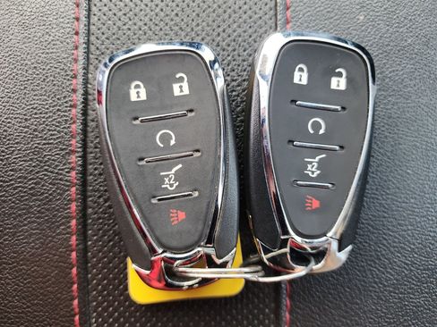 Used 2023 Chevrolet Traverse RS image 33