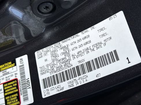 Used 2025 Toyota Tundra Platinum image 33