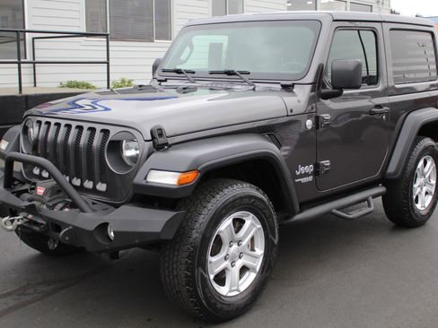 Used 2018 Jeep Wrangler Sport image 2