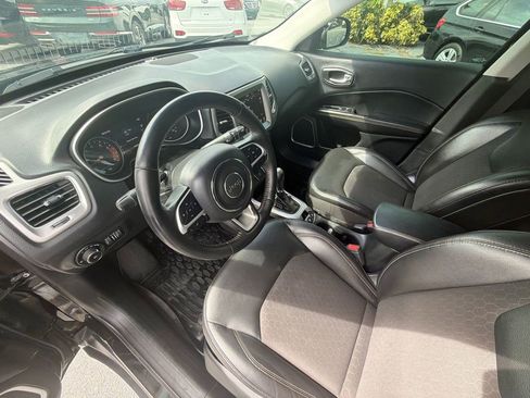 Used 2018 Jeep Compass Latitude w/ Popular Equipment Group FWD image 10