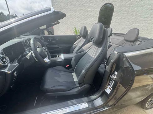 Used 2025 Mercedes-Benz CLE 300 4MATIC Cabriolet w/ Night Package image 7