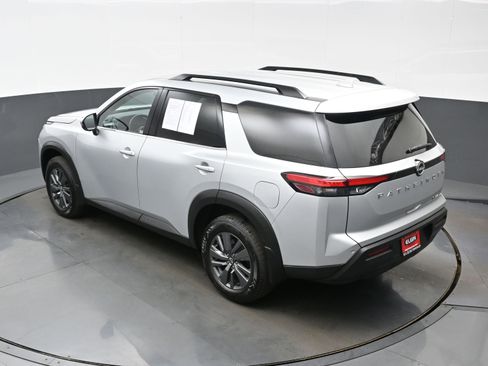 Used 2023 Nissan Pathfinder SV AWD/4WD image 40