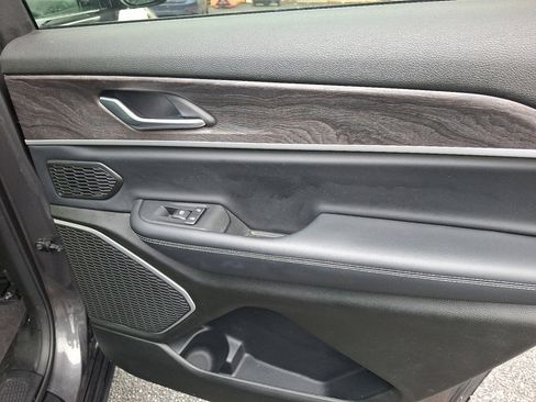 Used 2022 Jeep Grand Cherokee L Limited image 15