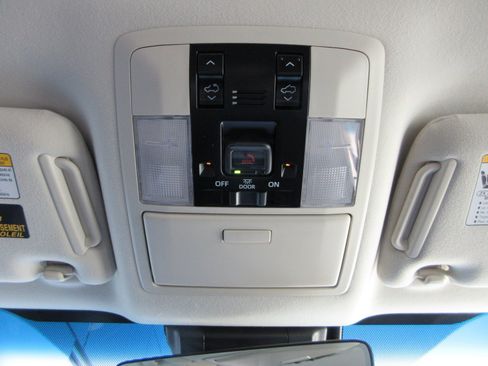 Used 2022 Lexus GX 460 Luxury w/ Off Road Package AWD/4WD image 18