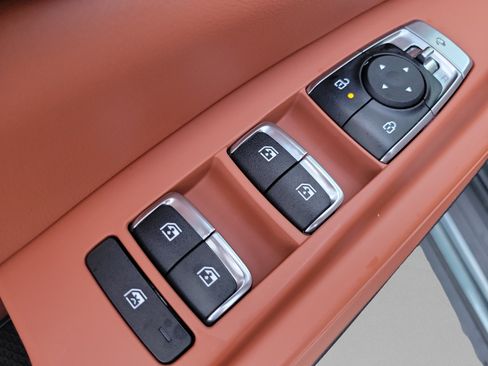 New 2027 Kia Carnival SX w/ Dark Edition Package FWD image 17