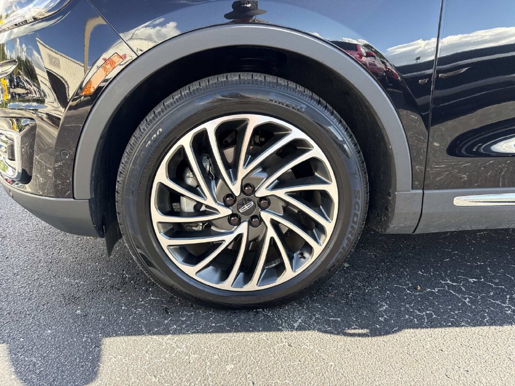 Used 2019 Lincoln Nautilus Reserve FWD image 10
