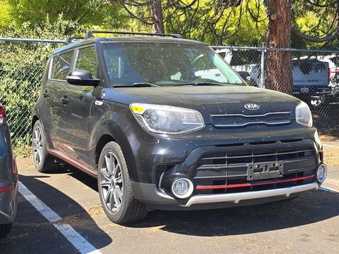 Used 2017 Kia Soul ! image 2