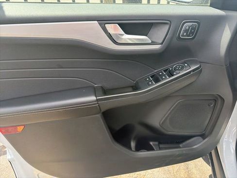 Used 2025 Ford Escape Platinum AWD/4WD image 2