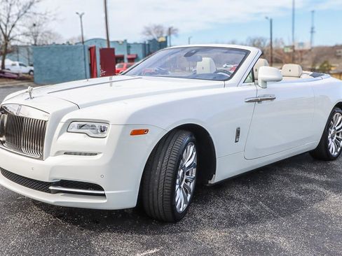 Used 2019 Rolls-Royce Dawn image 3
