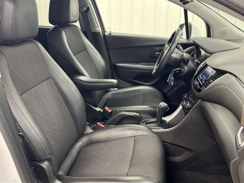 Used 2021 Chevrolet Trax LT FWD image 21