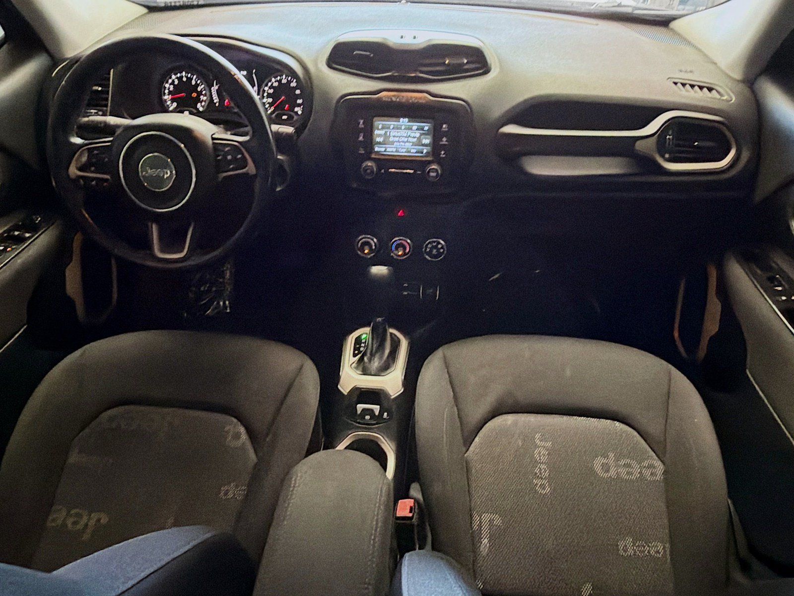 Used 2016 Jeep Renegade Latitude FWD image 12
