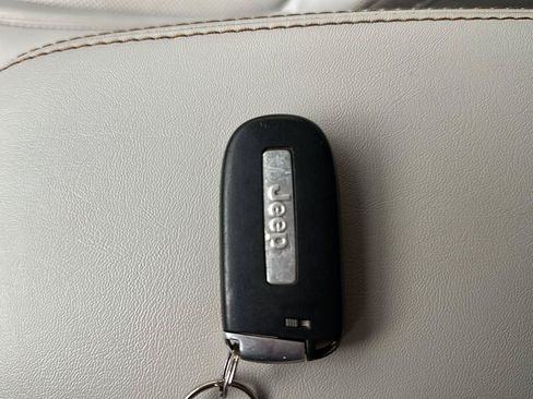 Used 2019 Jeep Cherokee Limited AWD/4WD image 44