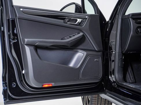 New 2026 Porsche Macan image 25