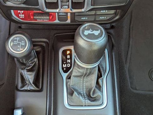 Used 2024 Jeep Wrangler Unlimited AWD/4WD image 12