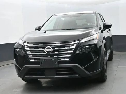Used 2025 Nissan Rogue SV FWD image 3